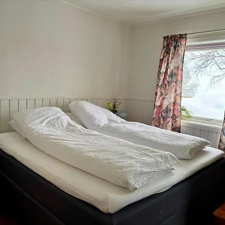 Spacious House - Free Parking - King Beds Villaer *