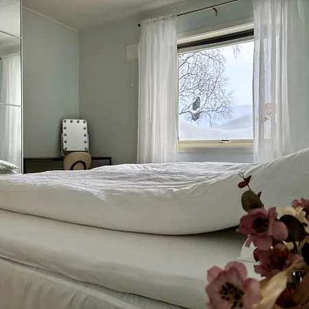 Villaer Spacious House - Free Parking - King Beds Tromsø