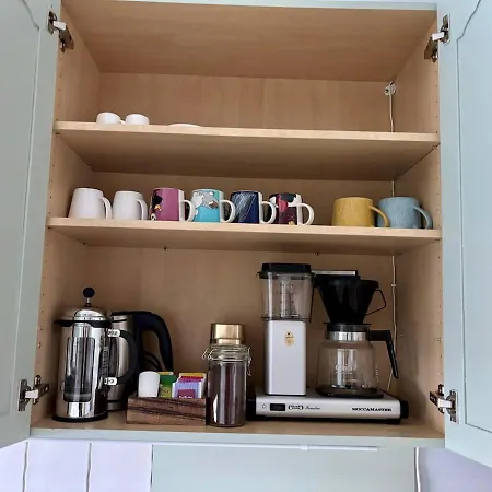 Spacious House - Free Parking - King Beds