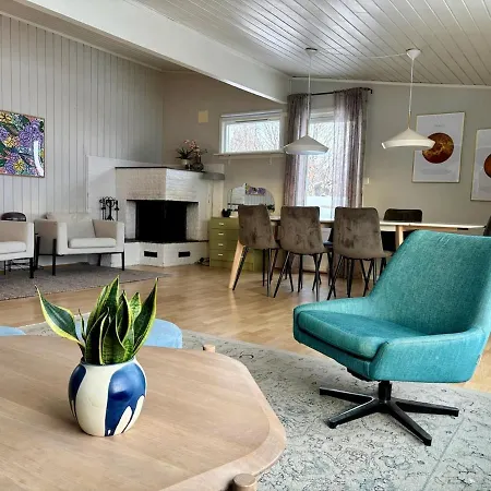 Spacious House - Free Parking - King Beds Willa *