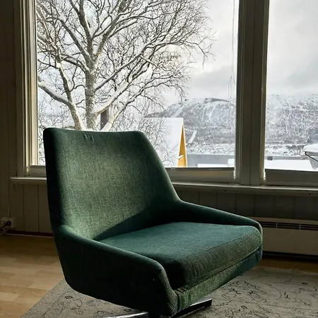 Spacious House - Free Parking - King Beds *