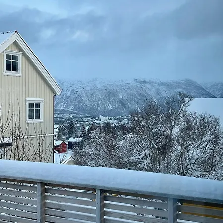 Willa Spacious House - Free Parking - King Beds Tromsø