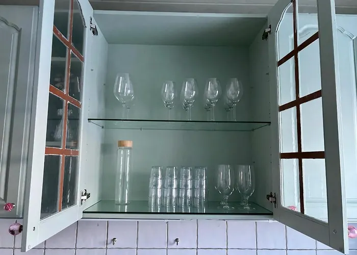 Spacious House - Free Parking - King Beds Villa *