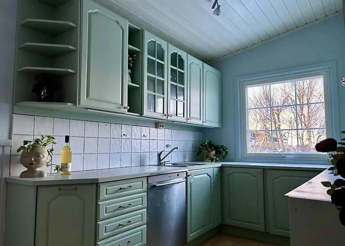 Villa Spacious House - Free Parking - King Beds *