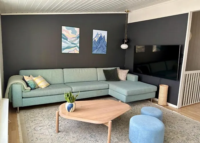 Spacious House - Free Parking - King Beds