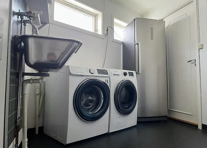 Villa Spacious House - Free Parking - King Beds *