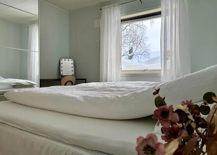Willa Spacious House - Free Parking - King Beds Tromsø