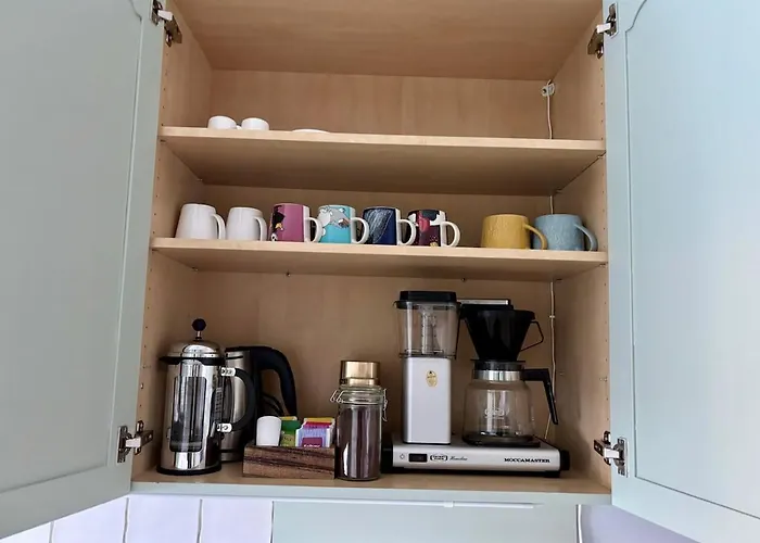 Spacious House - Free Parking - King Beds