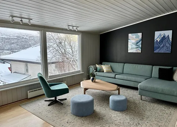 Vila Spacious House - Free Parking - King Beds