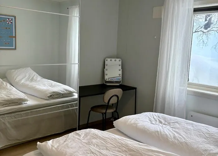 Villa Spacious House - Free Parking - King Beds