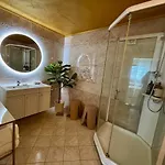 Spacious House - Free Parking - King Beds Vila