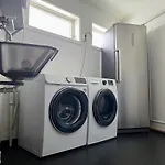 Vila Spacious House - Free Parking - King Beds *