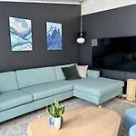 Spacious House - Free Parking - King Beds Vila *